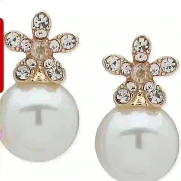 Anne Klein new gold pearl and Crystal flower stud - Picture 3 of 3